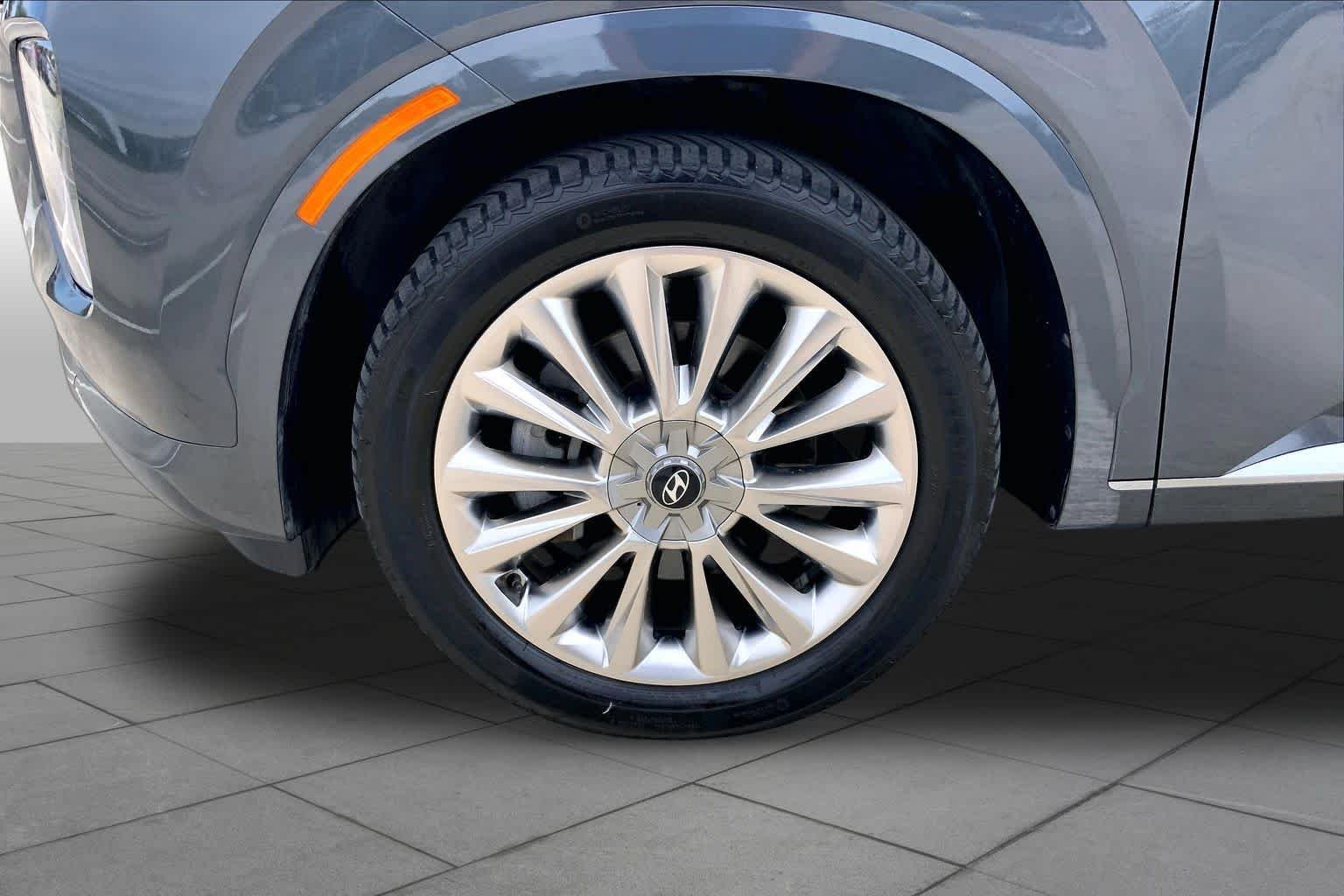 Used 2020 Steel Graphite Hyundai Limited image 11