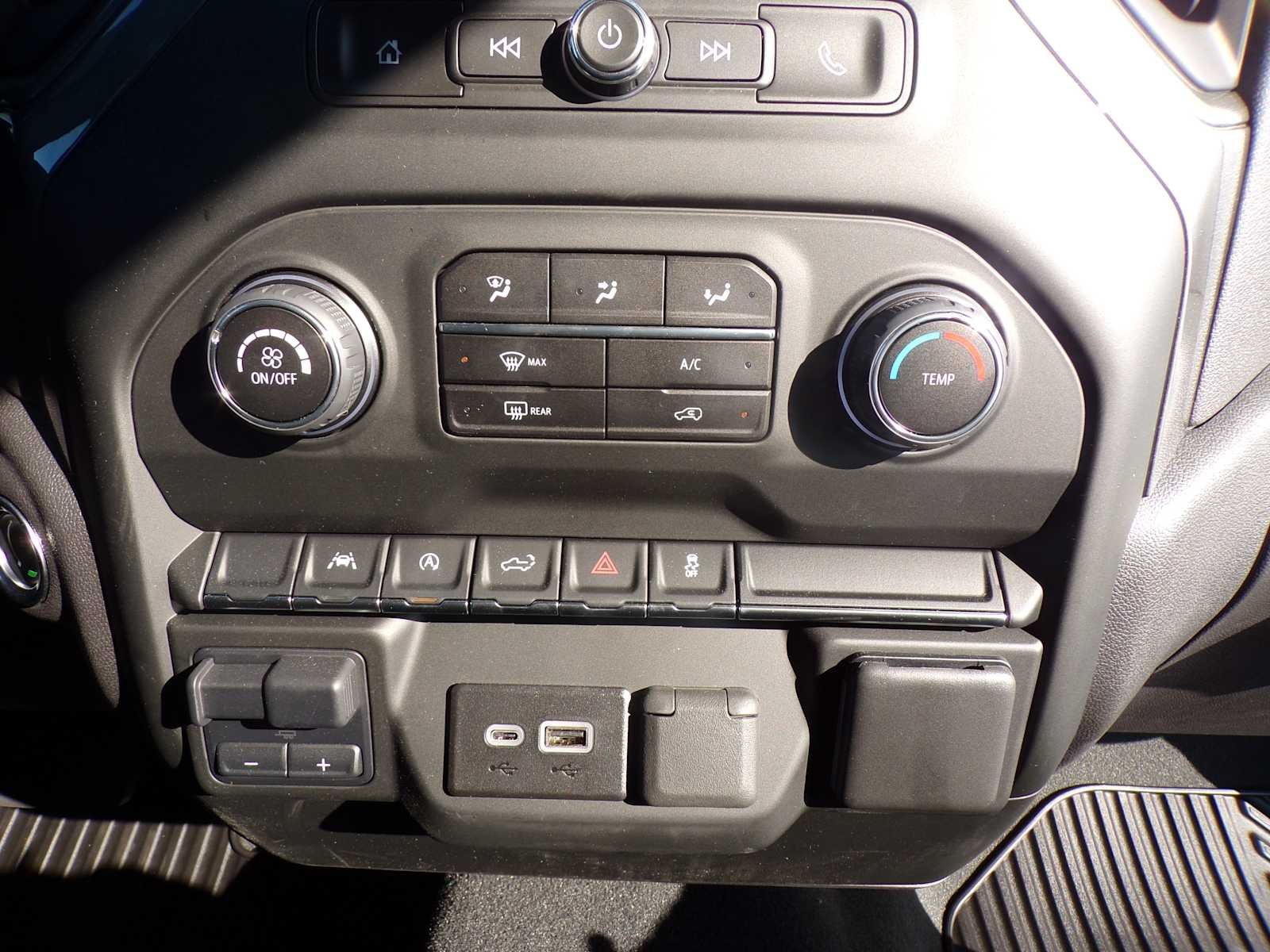 2024 Chevrolet Silverado 1500 Custom - Photo 17