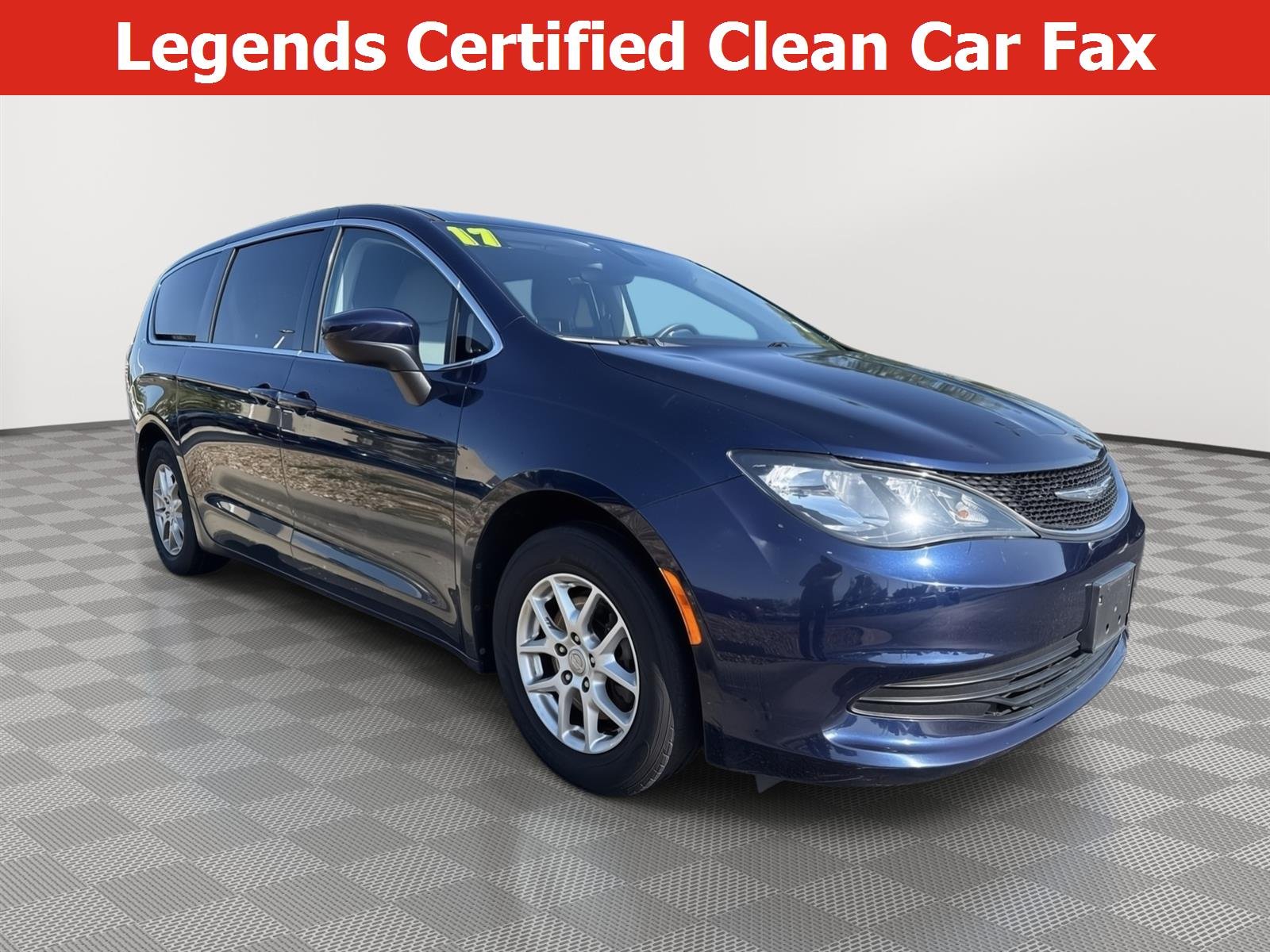 2017 Chrysler Pacifica Touring's photo