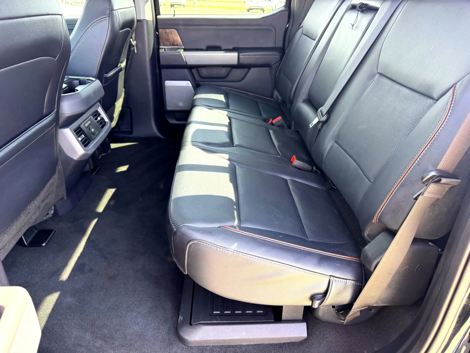 Used 2024  Ford Lariat image 17