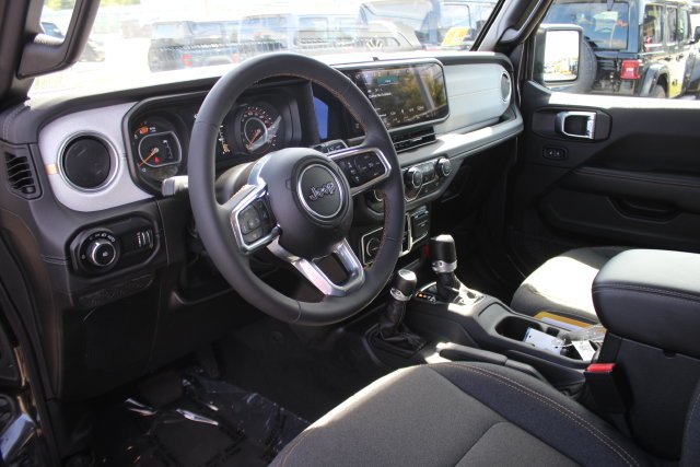Used 2025 Gray Jeep Sahara image 3