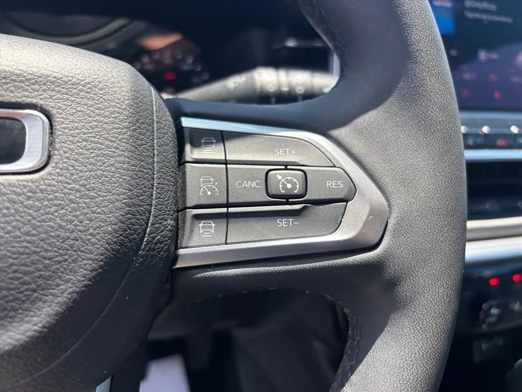 Used 2025 White Jeep Limited image 15