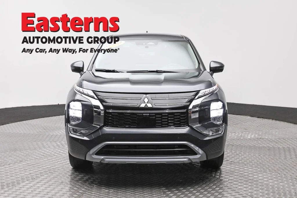 Used 2025 Gray Mitsubishi SE image 2