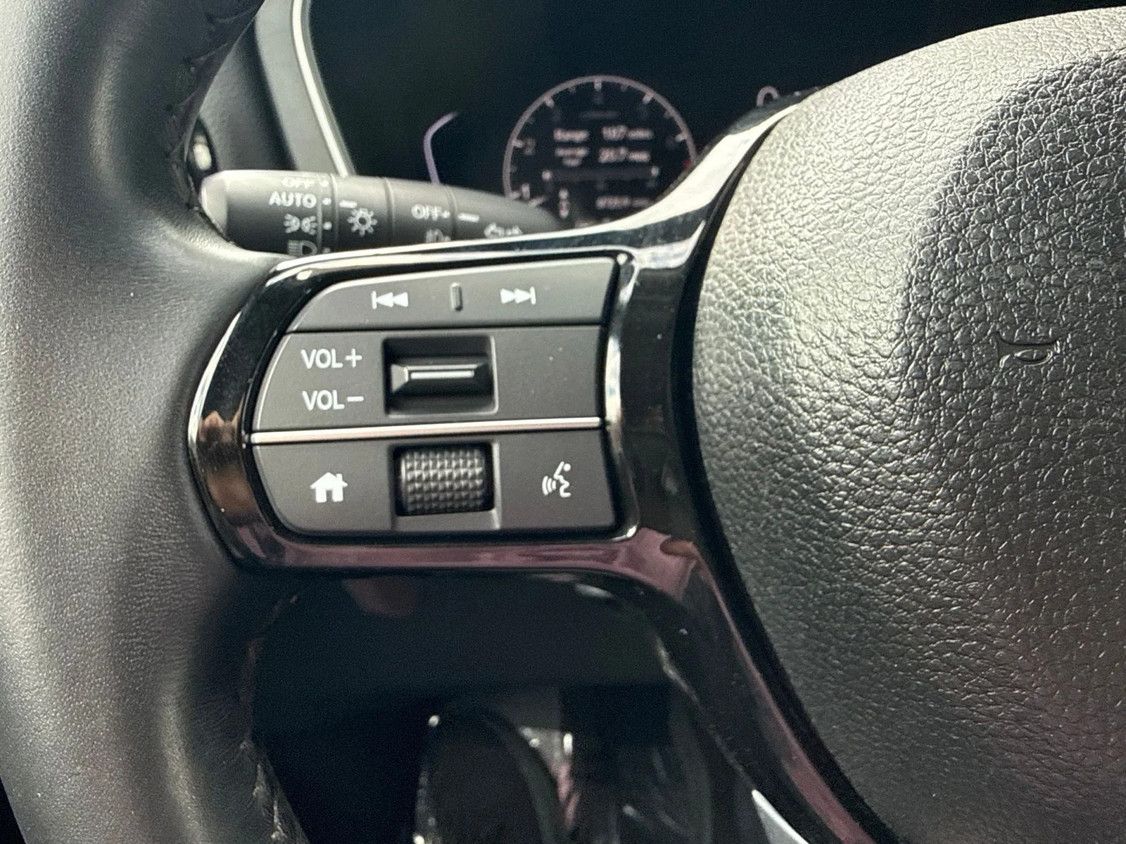 Used 2023 Lunar Silver Metallic Honda Touring image 24