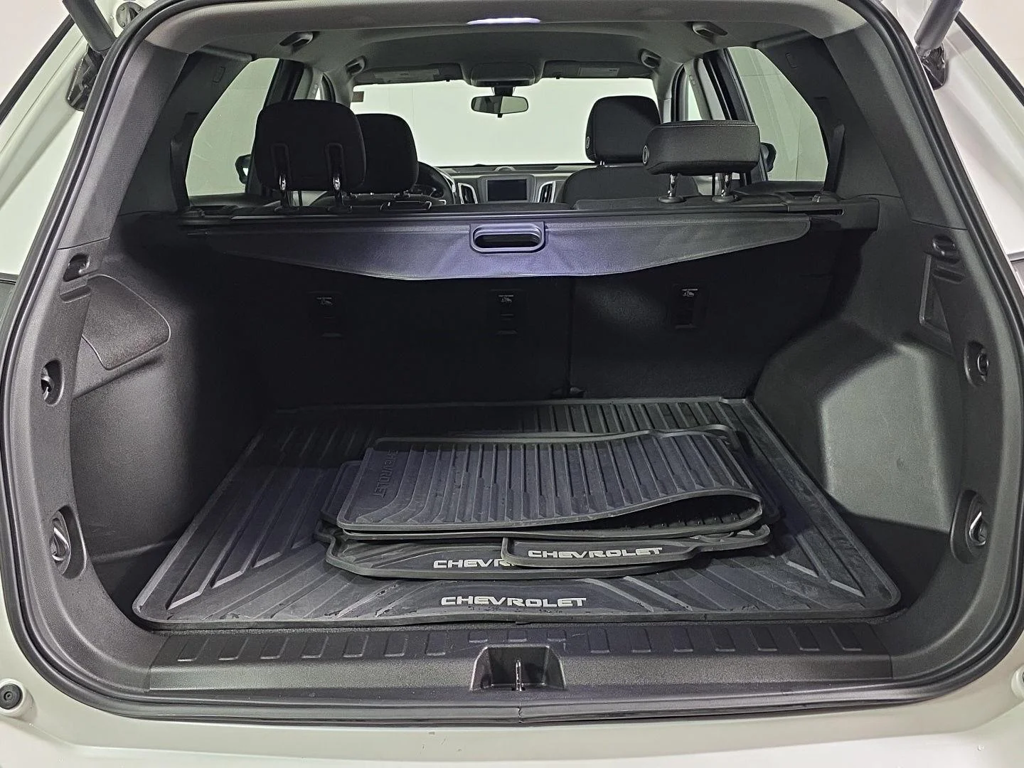 Used 2019 Iridescent Pearl Tricoat Chevrolet LT image 3