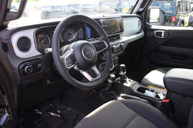 Used 2025 Gray Jeep Sahara image 3