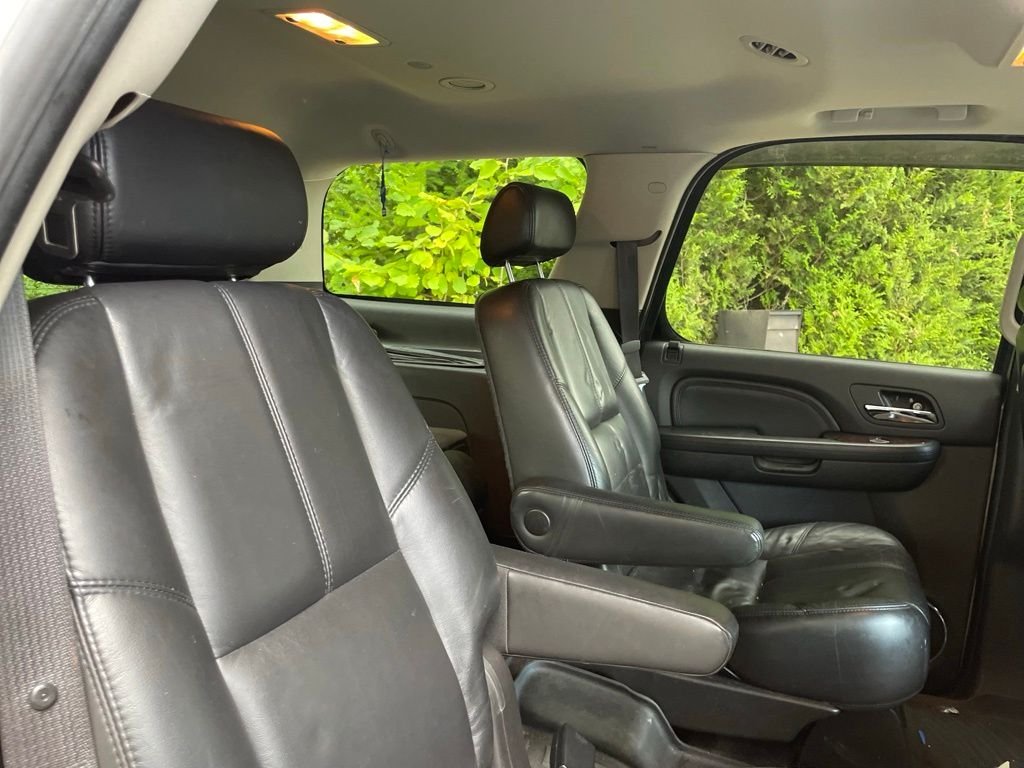 Used 2007 Silver Birch Metallic GMC Denali image 16