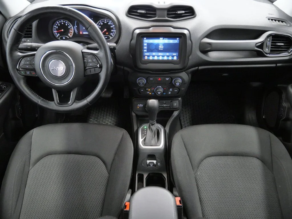Certified Used 2019 Silver Jeep Latitude image 18