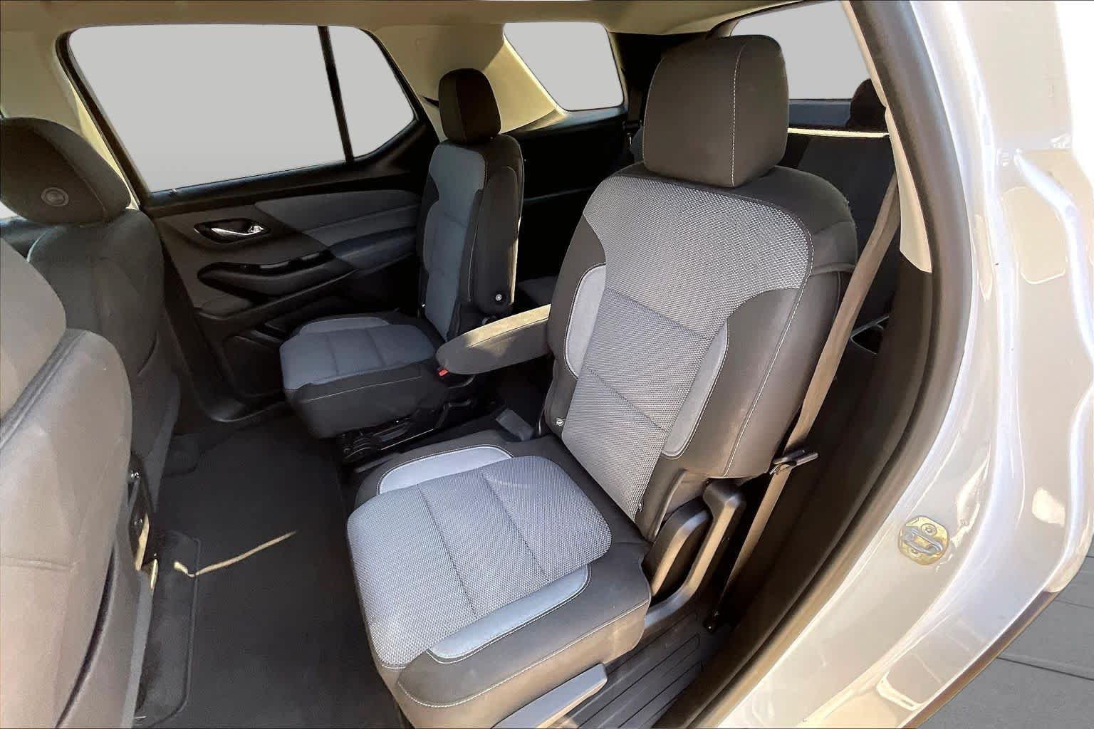 Used 2019 Summit White Chevrolet LT Cloth image 20