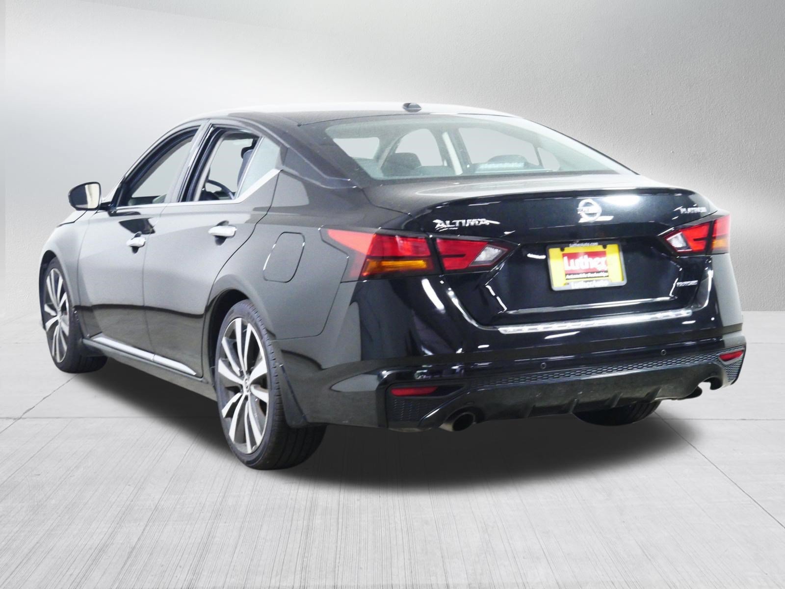 Used 2020 Super Black Nissan 2.0 Platinum image 5