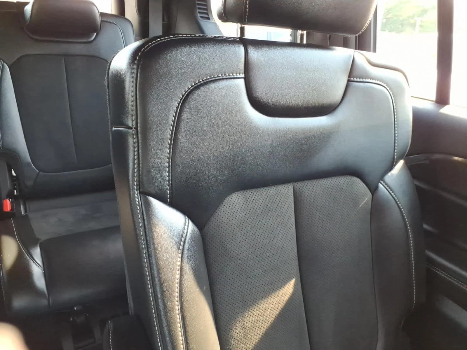 Used 2021 Diamond Black Crystal P/C Jeep Altitude image 19