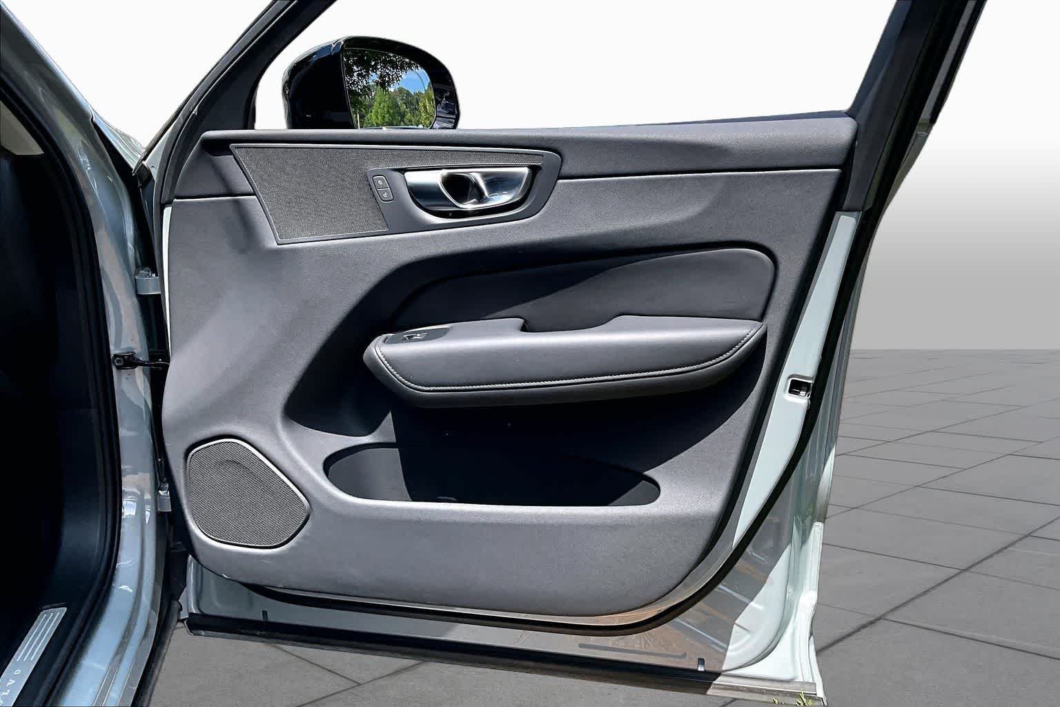 Used 2025 Vapour Grey Metallic Volvo Plus image 23