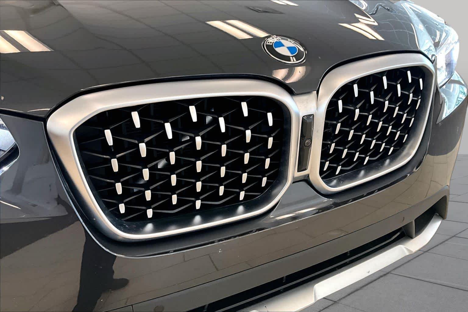 Used 2022 Dark Graphite Metallic BMW xDrive30i image 27