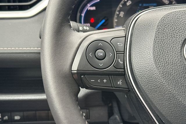 Used 2024  Toyota XLE Premium image 32