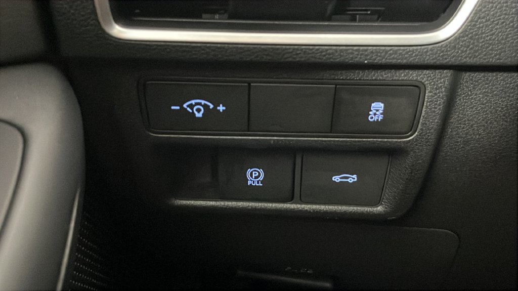 Used 2025 Silver Hyundai SEL Convenience image 29
