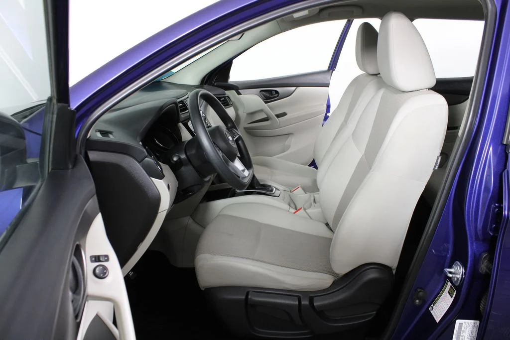 Used 2017 Blue Nissan S image 21