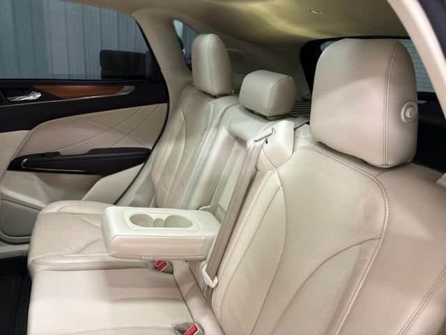 Used 2016 White Lincoln Reserve image 28