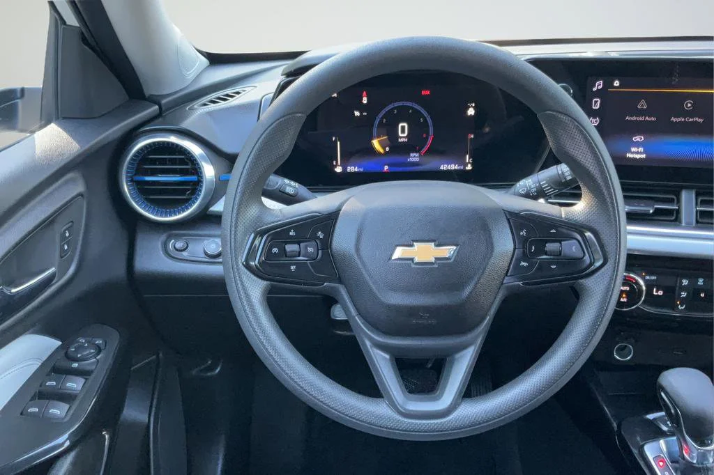 2025 Chevrolet Trax LT - Photo 15