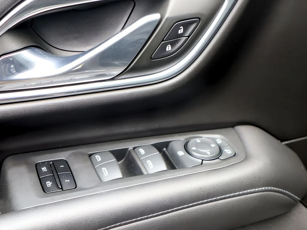 2023 Chevrolet Suburban Z71 - Photo 12
