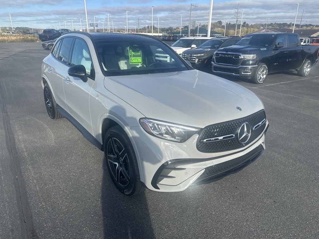 Used 2026  Mercedes-Benz GLC 300 image 1