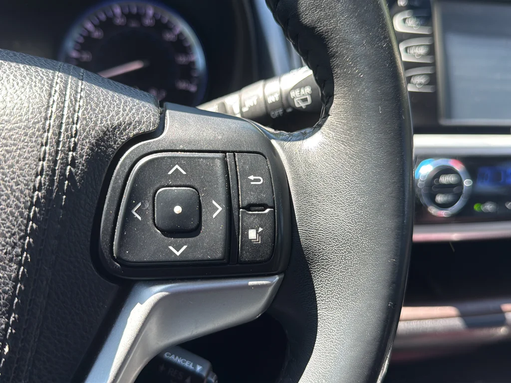 Used 2016 Gray Toyota XLE V6 image 14