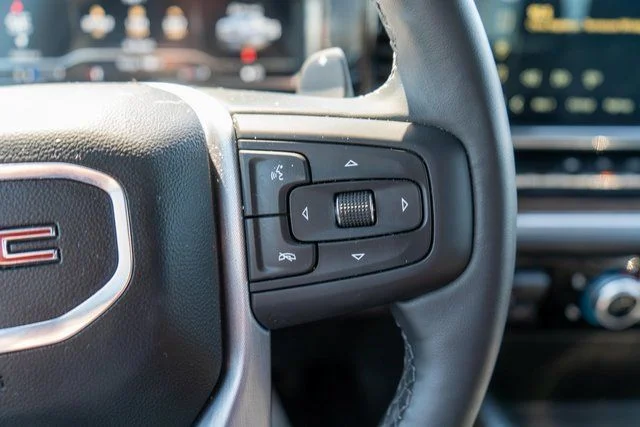 Used 2025 White GMC Elevation image 22