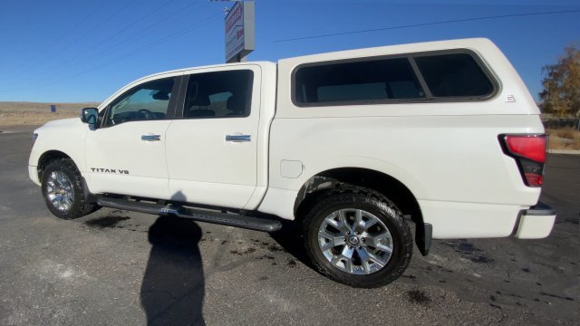 Used 2020 White Nissan Crew Cab SL 4x4 image 6
