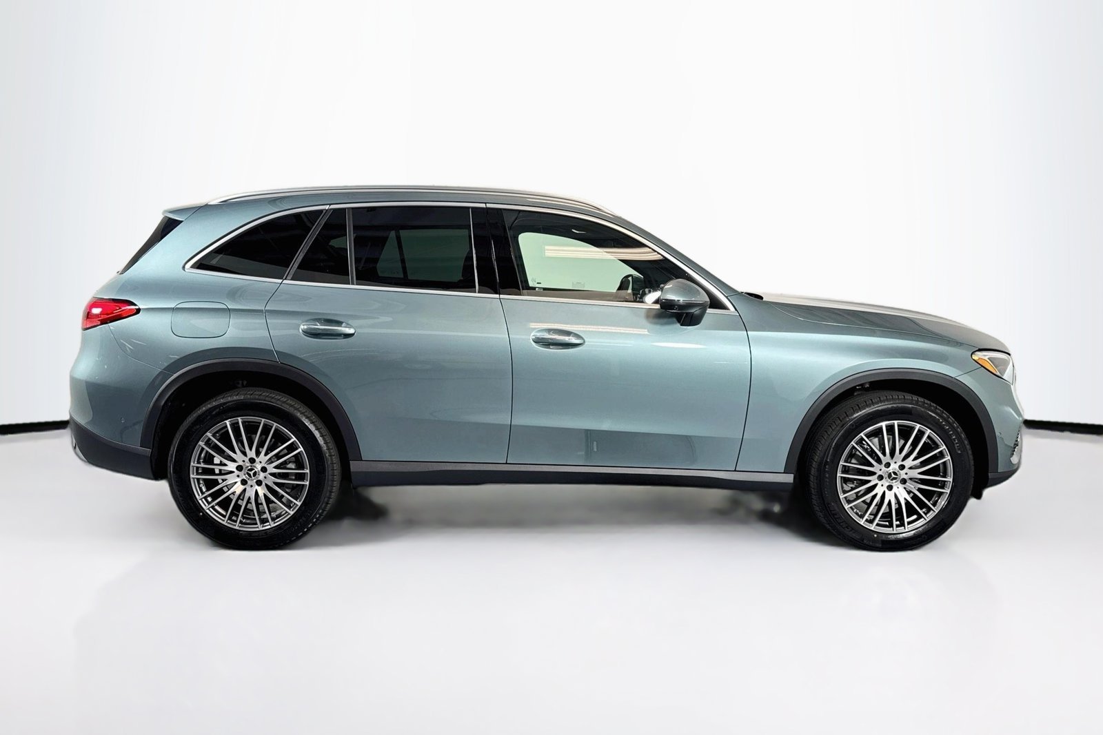 New 2026 Verde Silver Metallic Mercedes-Benz GLC 300 image 4