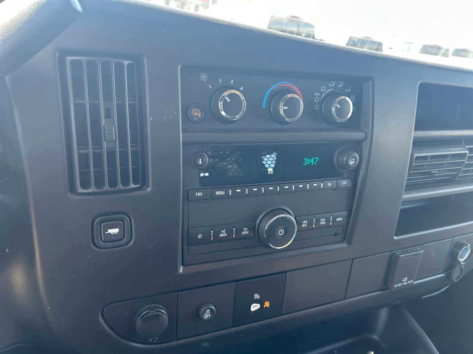 Used 2024 White Chevrolet  image 18