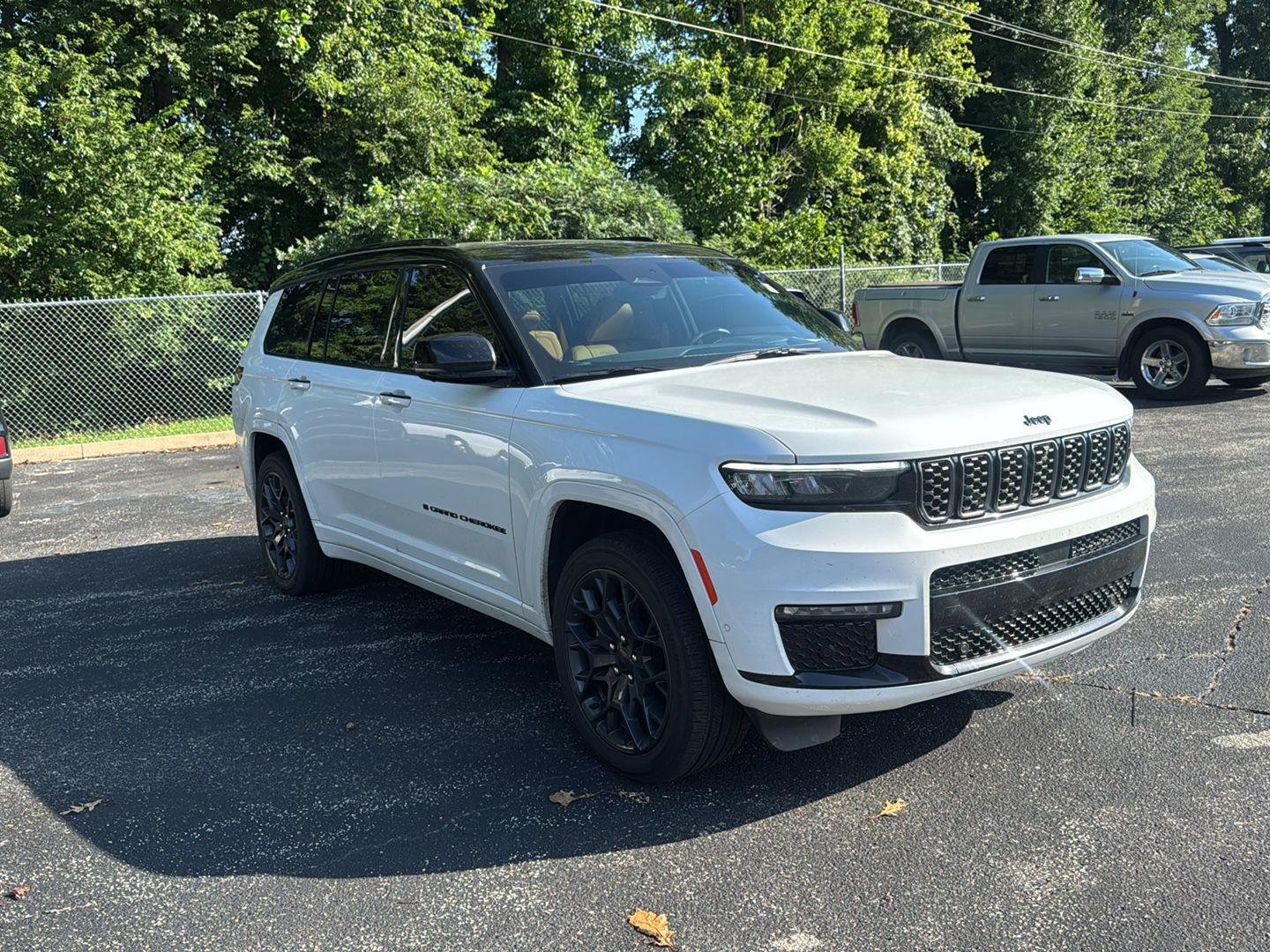 Used 2025 Bright White Clearcoat Jeep Summit Reserve image 1