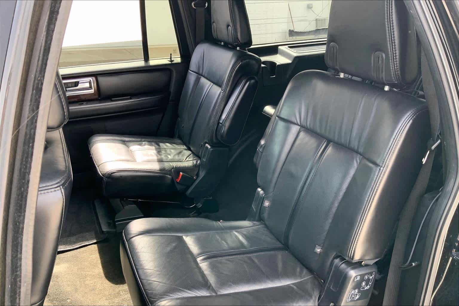 Used 2016 Black Velvet Lincoln Select image 20