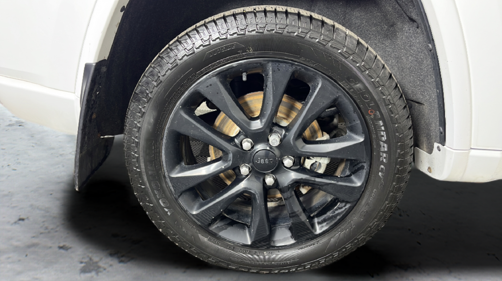 Used 2019 White/off-white Jeep Altitude image 50