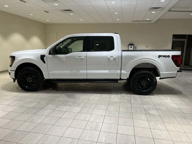 New 2026 Oxford White Ford XLT image 2