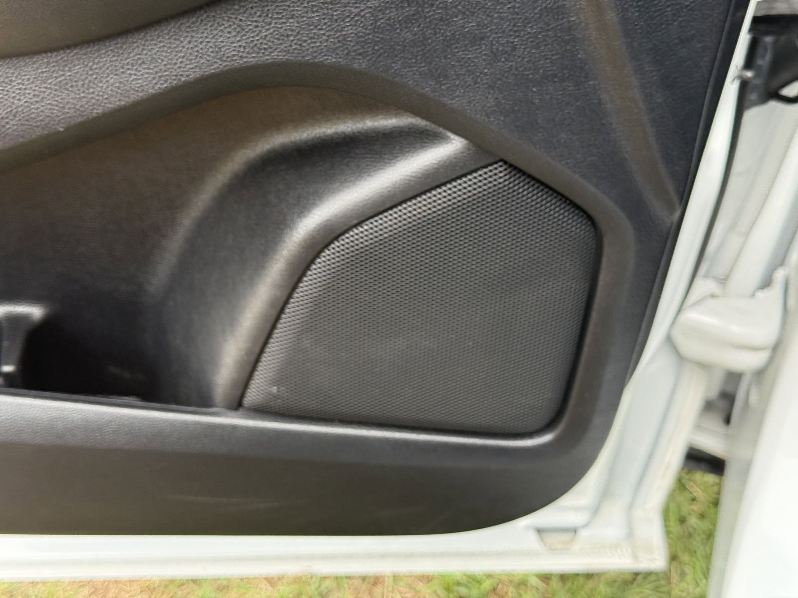 Used 2022 Oxford White Ford SEL image 19