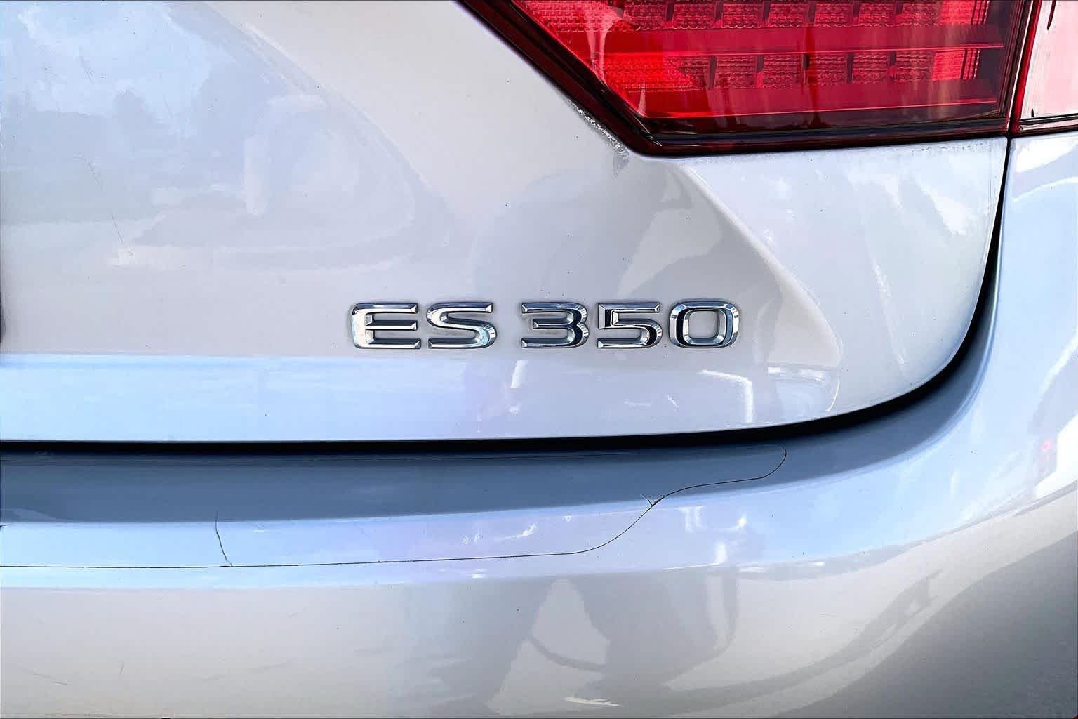 Used 2014 Silver Lining Metallic Lexus  image 10