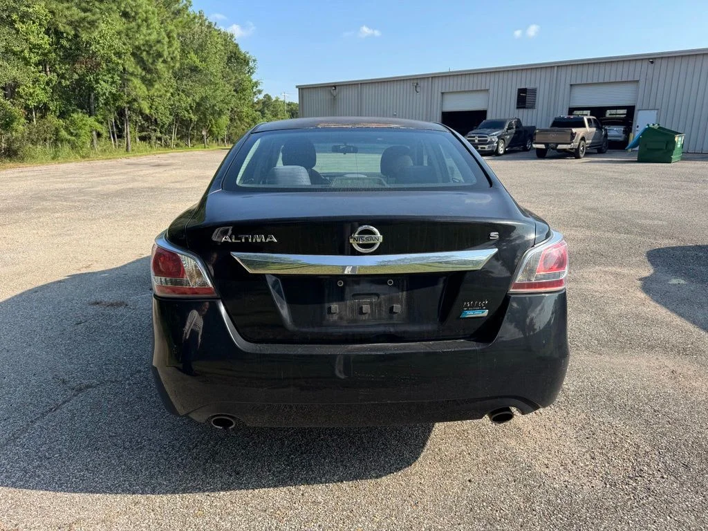 Used 2014 Black Nissan 2.5 S image 7