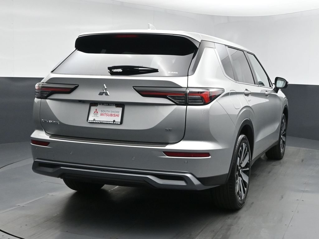 New 2026 Silver Mitsubishi SE image 19