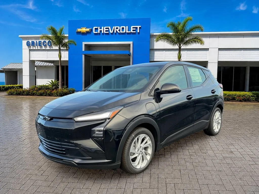 New 2027 Mosaic Black Metallic Chevrolet LT image 3