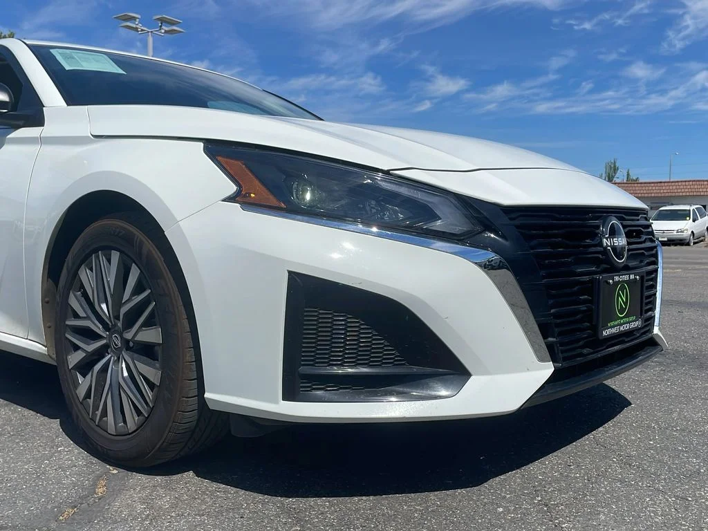 2025 Nissan Altima SV - Photo 25