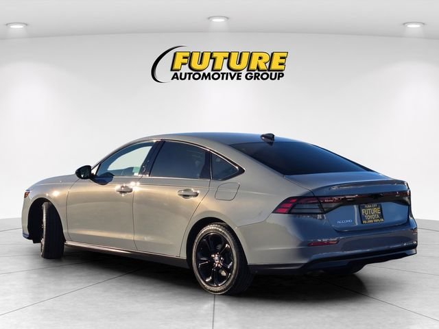 Used 2025 Gray Honda SE image 6