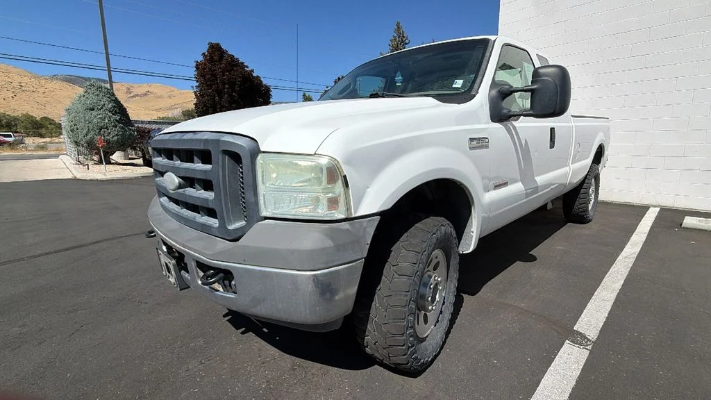 Used 2006 Oxford White Clearcoat Ford XL image 4