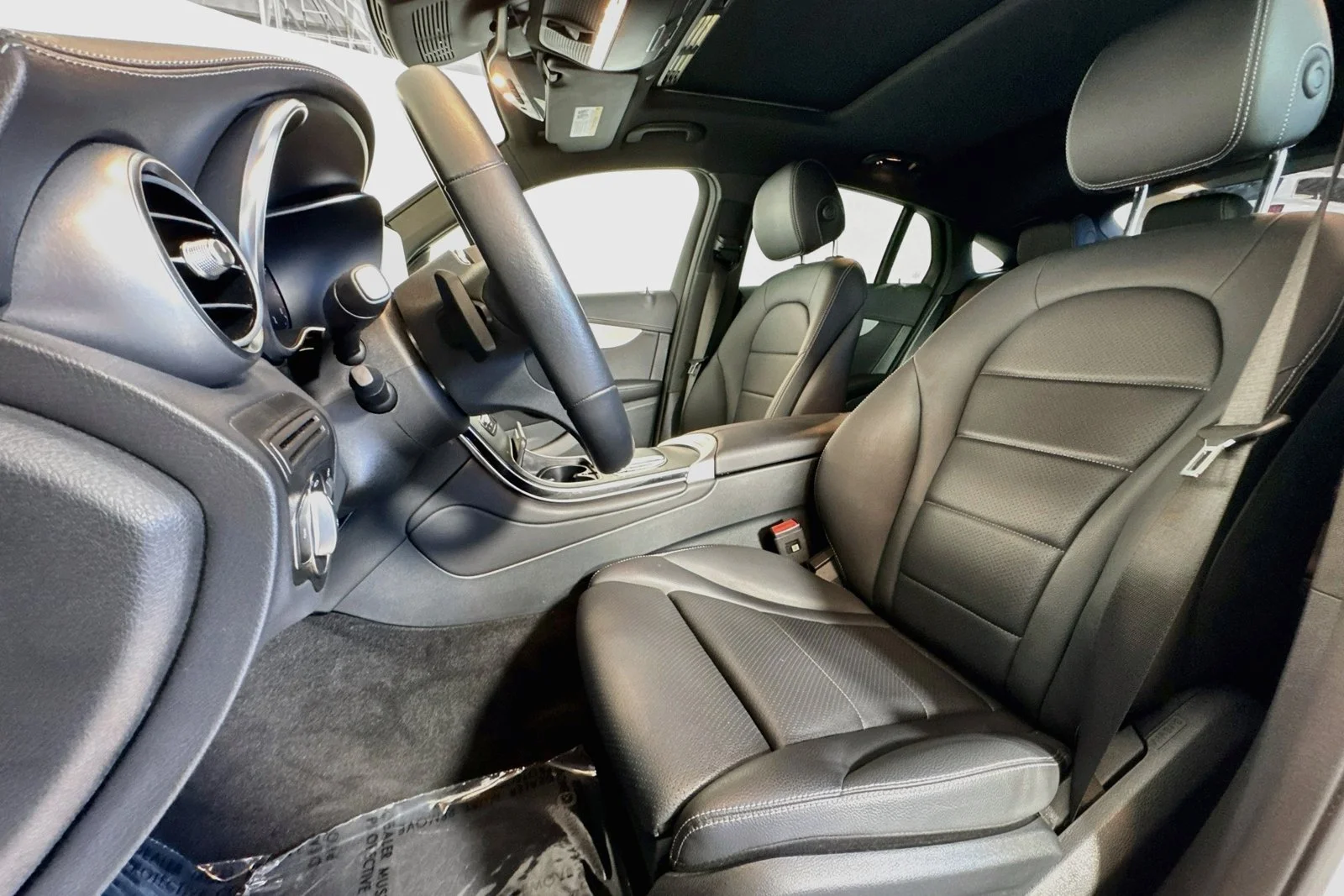 Used 2023 Polar White Mercedes-Benz GLC 300 image 19