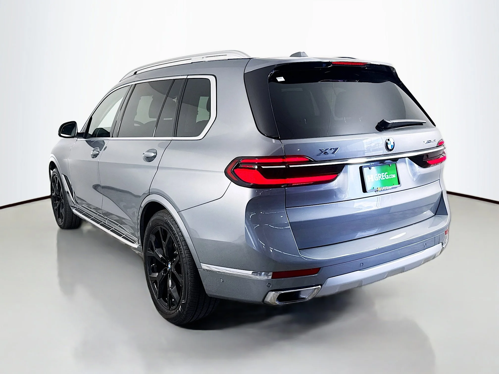Used 2026 Skyscraper Gray Metallic BMW xDrive40i image 5