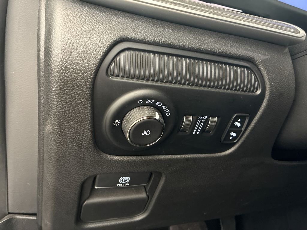 Used 2022 White Jeep Series III image 26