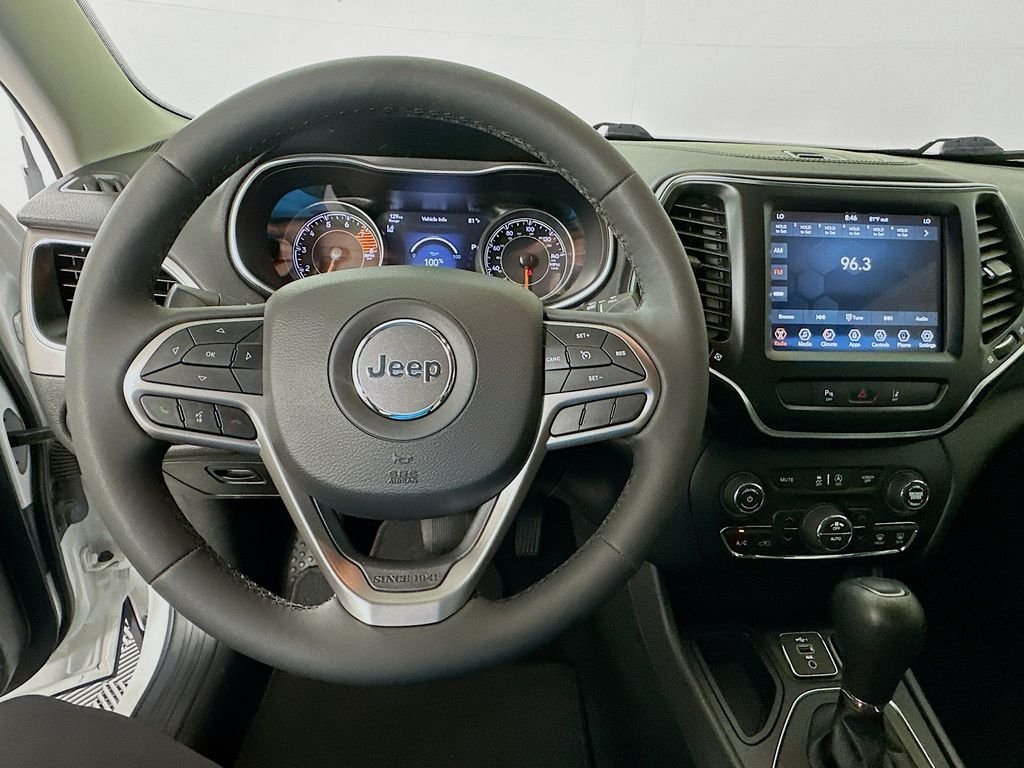 Used 2021 Bright White Clearcoat Jeep Latitude Lux image 11