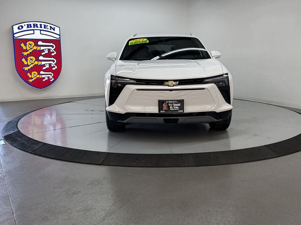 Used 2024 Summit White Chevrolet LT image 10