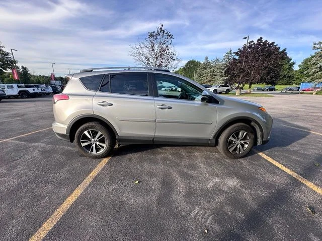 Used 2017 Silver Toyota XLE image 2