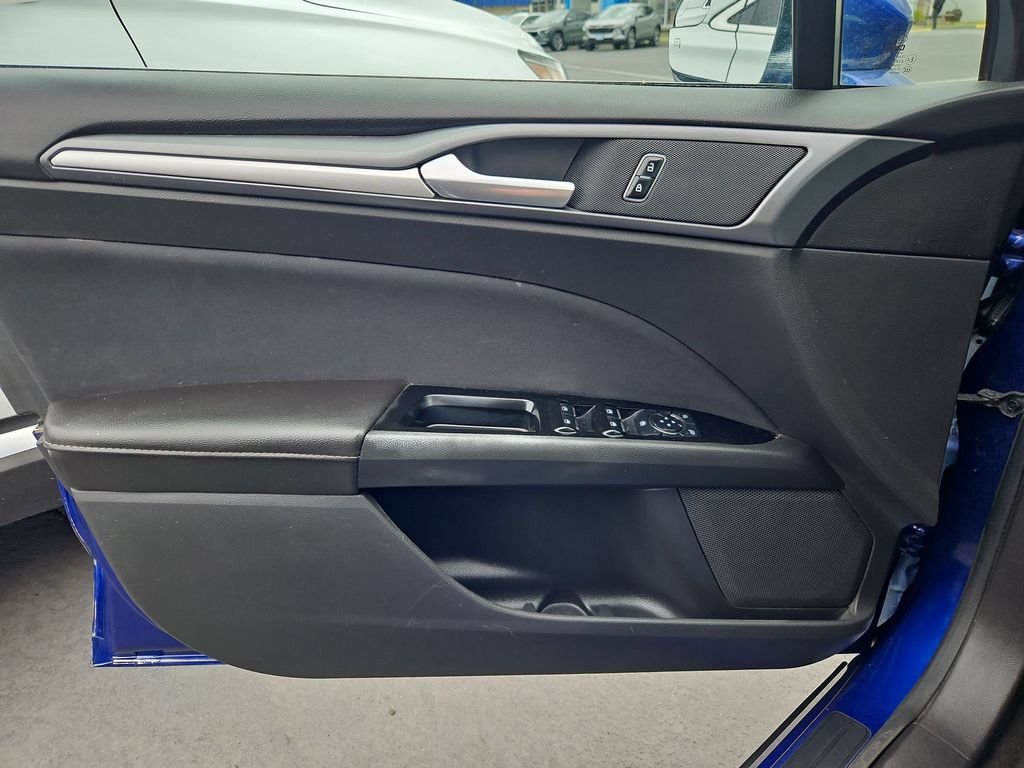 Used 2014 Blue Metallic Ford SE image 10
