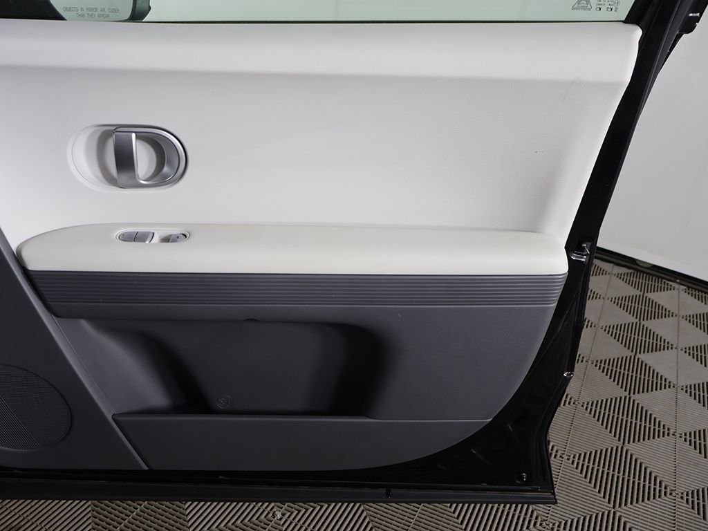 Used 2023 Black Hyundai SE image 21