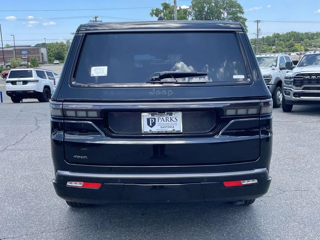 New 2026 High Gloss Black Jeep Summit Reserve image 7